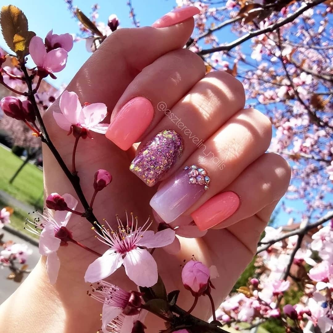Самые красивые ногти на весну. Весенний маникюр. Весенние ногти. Весенний маникюр розовый.